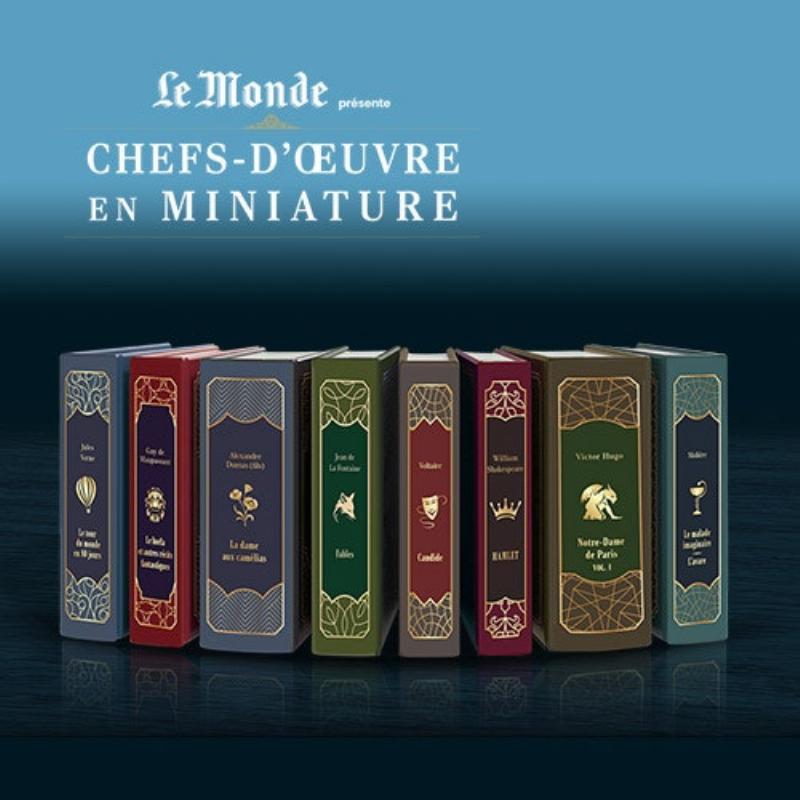 Une bibliothèque ancienne avec des livres reliés des classiques de la littérature mondiale